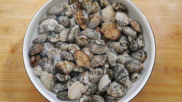 蛤蜊和花甲的区别,蛤蜊是不是花甲(少吃猪肉多吃花甲)