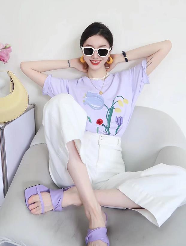 什么颜色衣服最显老，哪些颜色显老（尽量少穿这4种衣服颜色）