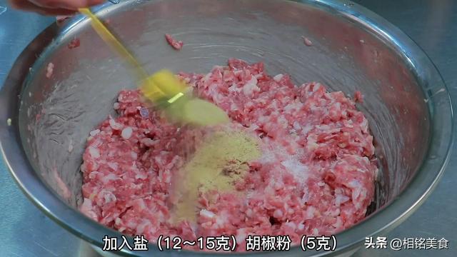 羊肉饺子馅怎么调好吃，纯羊肉水饺如何调馅好吃（记住2放3不放技巧）