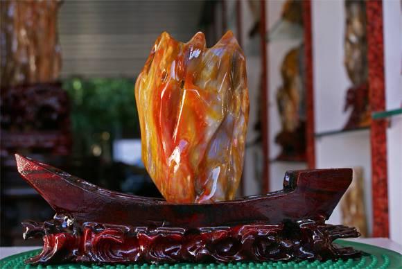 方解石玉是什么玉值钱吗，方解石玉值钱吗（王者玩具-不养人的8种玉）