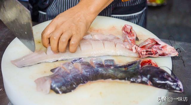 蒸鱼的做法.教你如何蒸鱼视频，蒸鱼的做法.教你如何蒸鱼（餐厅里的清蒸鱼为啥那么好吃）
