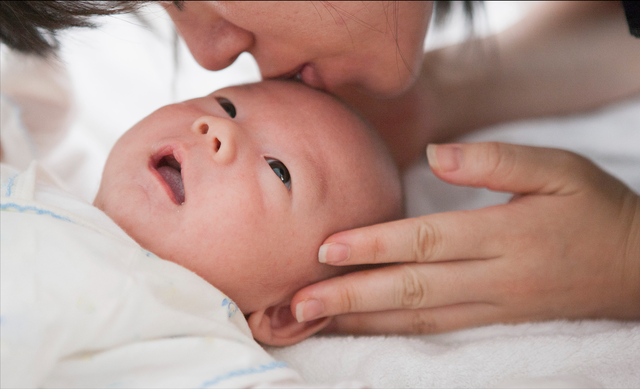 宝宝如何正确吃奶方法，怎么让宝宝正确吃奶（这几个老人传授的“母乳喂养经验”）