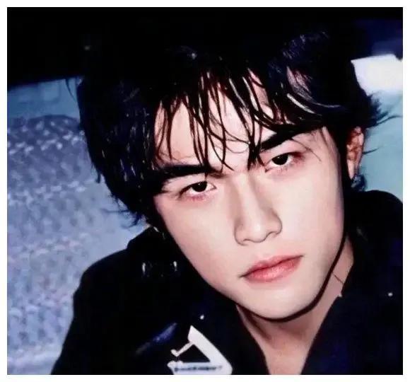 周杰伦经典歌词，周杰伦28句经典歌词（那首令你印象最深刻）