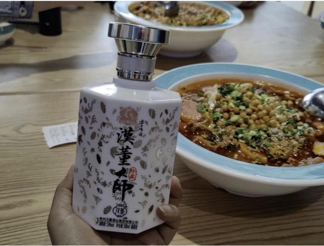 黑蚂蚁泡酒配方，黑蚂蚁泡酒配方文库（广西人的酒桌文化悄然走红）