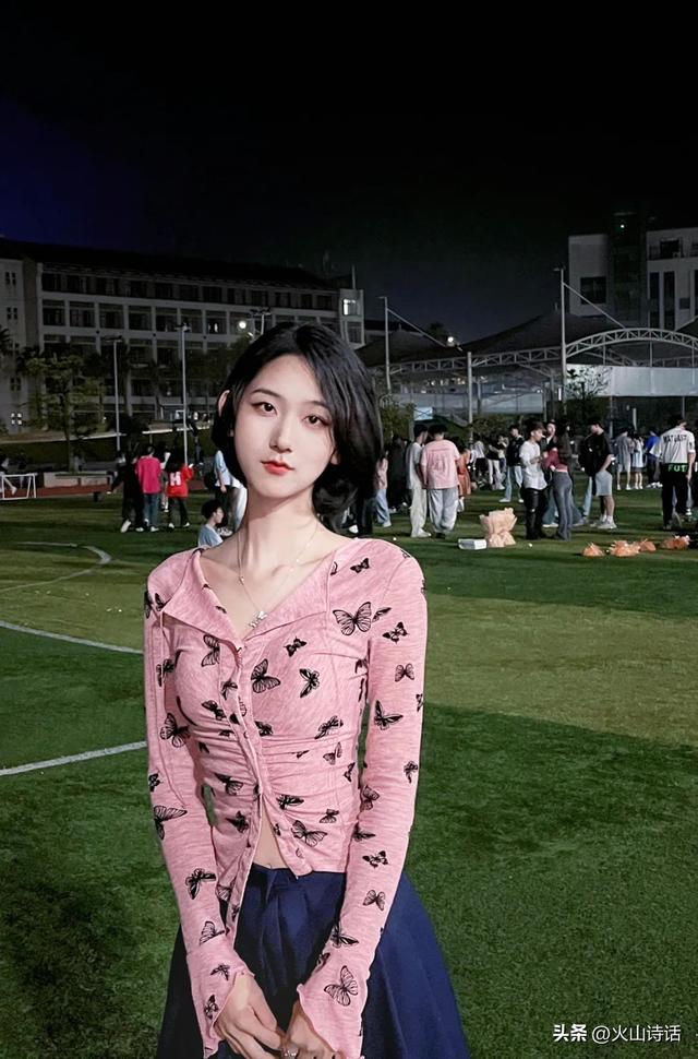 学院风裙子这么搭配秒变校园女神，学院风格裙子（还记得你的初恋吗）