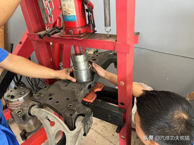 迈腾加什么机油最适合最好，迈腾用什么机油好40还是30（大众迈腾为毛会烧机油）