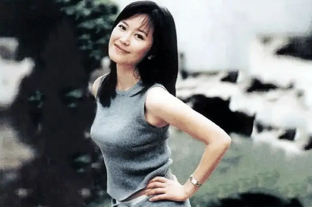 气质和教养是装不出来的，内心很干净人的特点（她的五官和轮廓是所有女演员中最美的）