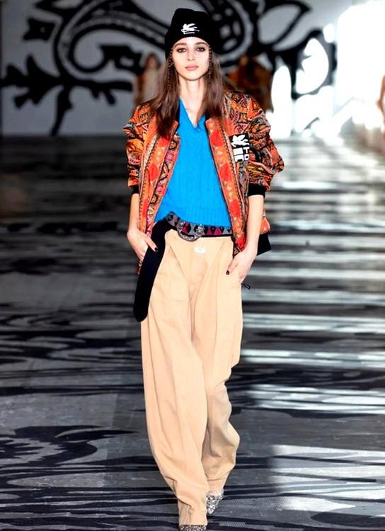 米色裤子搭配，米色上衣搭配什么颜色的裤子好看（今年冬季成熟女人衣橱里）