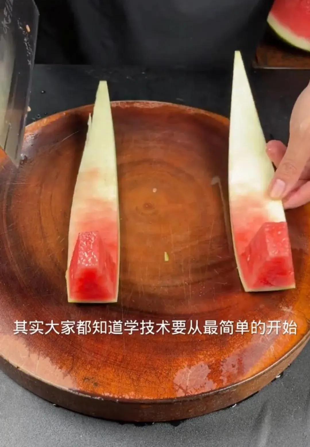 如何做水果拼盘，好看的水果拼盘及做法（在家招待客人也要会做的水果拼盘）