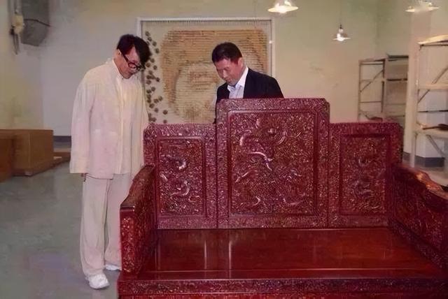 成龙有多少资产，成龙有多少资产2022（遗产全部捐献一分不给儿子）