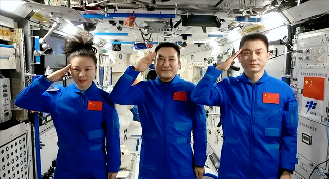 三名宇航员什么时候返回地球，三名航天员什么时候回来（神州13号飞船返回仓库安全着陆）