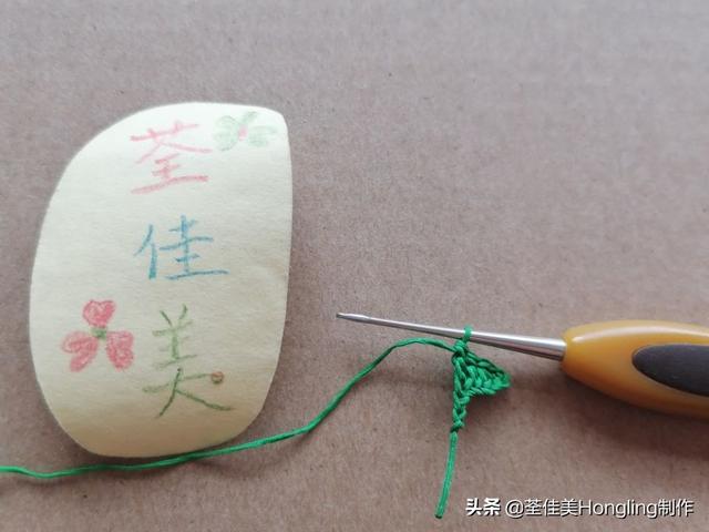钩针编织小花朵，钩针编织花朵简单易学（新手半个小时就可以钩出来送给自己）