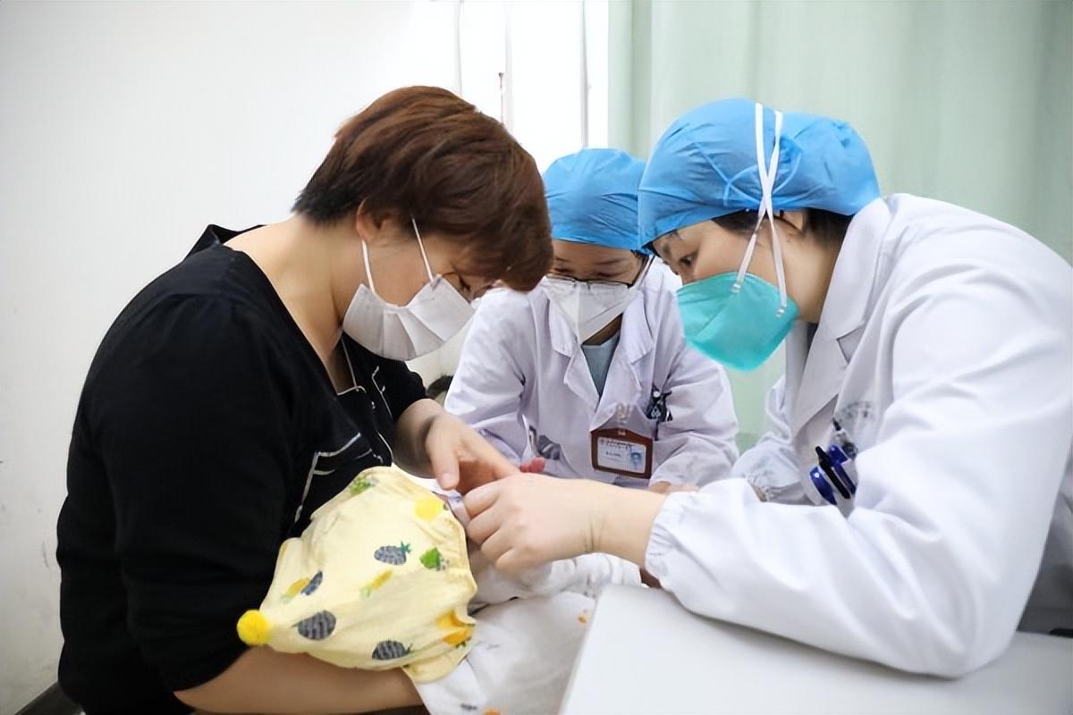 武汉皮肤管理培训学校（女婴一出生皮肤破溃）