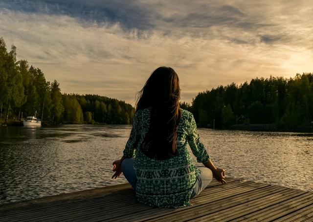有钱跟没钱的朋友圈说说，有钱有朋友的朋友圈说说（只是你不明白这几句话）