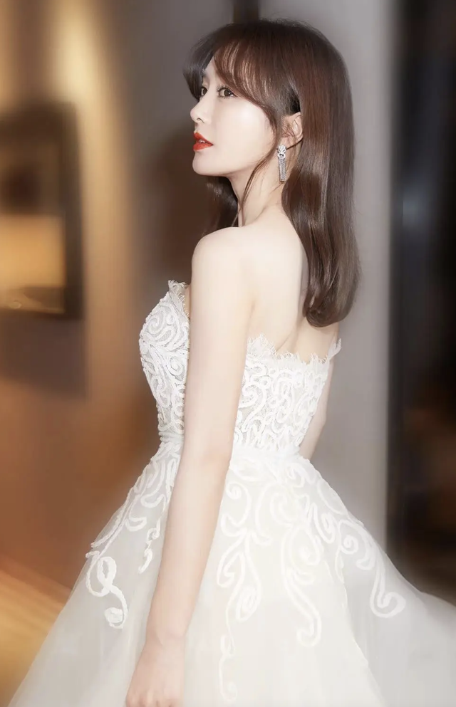 陆川个人资料简介，陆川简介（和她生命中爱过的2个重要男人）