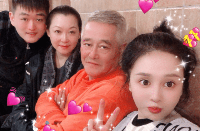 赵本山妻子马丽娟暴瘦30斤！戴大玉镯变化大，透露球球结婚进展慢
