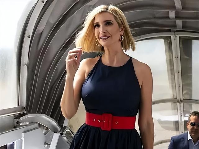 特朗普第一任妻子伊万卡简历，人前美丽端庄的伊万卡