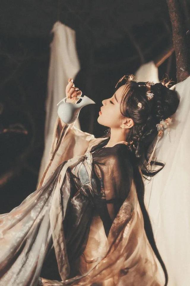 酒文化优美句子，酒文化优美句子把酒满上（过年喝酒时不经意间来一句）