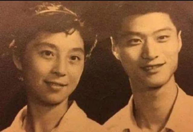范丞丞个人资料，范丞丞为什么叫福西西（网友：父子俩站一起像兄弟）