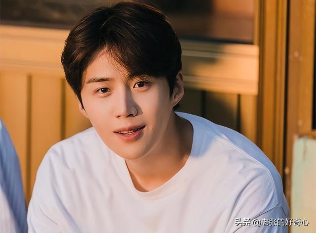 韩国著名男演员，韩国十大巅峰演技演员（国外网站评选的2023年韩流帅气男明星排行榜）
