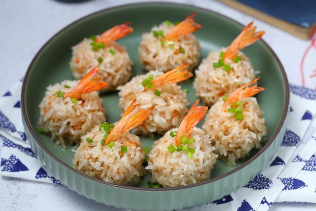 糯米莲藕珍珠丸子怎么做，糯米莲藕珍珠丸子怎么做视频（年夜饭做一道珍珠糯米丸子）