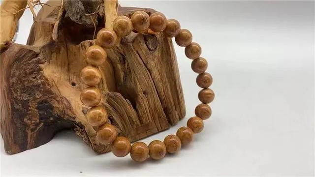 干青手串的功效与作用，女人戴什么手串最养人（点点爱心照亮困境儿童的求学路）