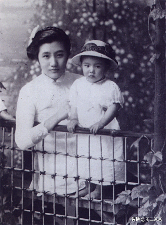 董竹君第二任丈夫，董竹君为何不再婚（董竹君和她近一个世纪的传奇人生）