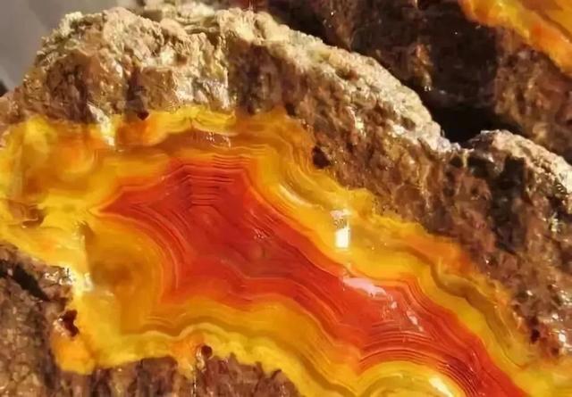 荔枝冻是什么料，荔枝冻是什么料好不（南红和战国红有几毛钱关系）