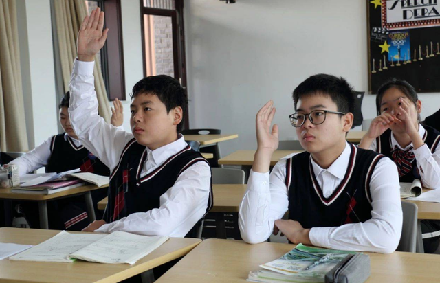 私立学校和公立学校哪个好，公立学校跟私立学校哪个好（读公立学校和私立学校的学生）