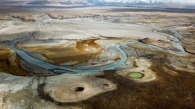 新疆多个休眠火山，新疆有火山岩吗（新疆神秘的帕​米尔之眼）