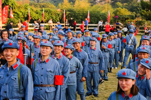 团队有气势的宣誓词，团队有气势的宣誓词大学（泉州红七月党建团建年年有）