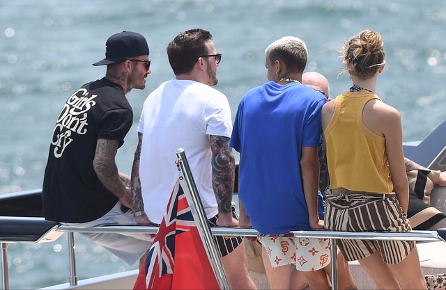 沙滩裤配什么上衣，沙滩裤怎么选（和女友躺游艇甲板上腻歪）