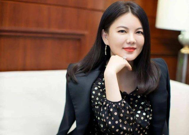 王芳个人资料简介，王芳个人资料（从情感主播到直播卖书一姐）