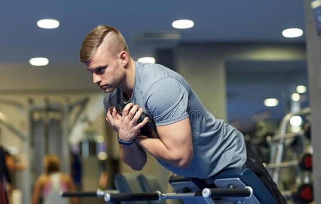 男生如何锻炼肌肉，男生锻炼肌肉的方法（男生如何保持年轻体态）
