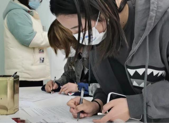 他都发表了什么，霍金的贡献（他们马上赶到又悄悄离开）