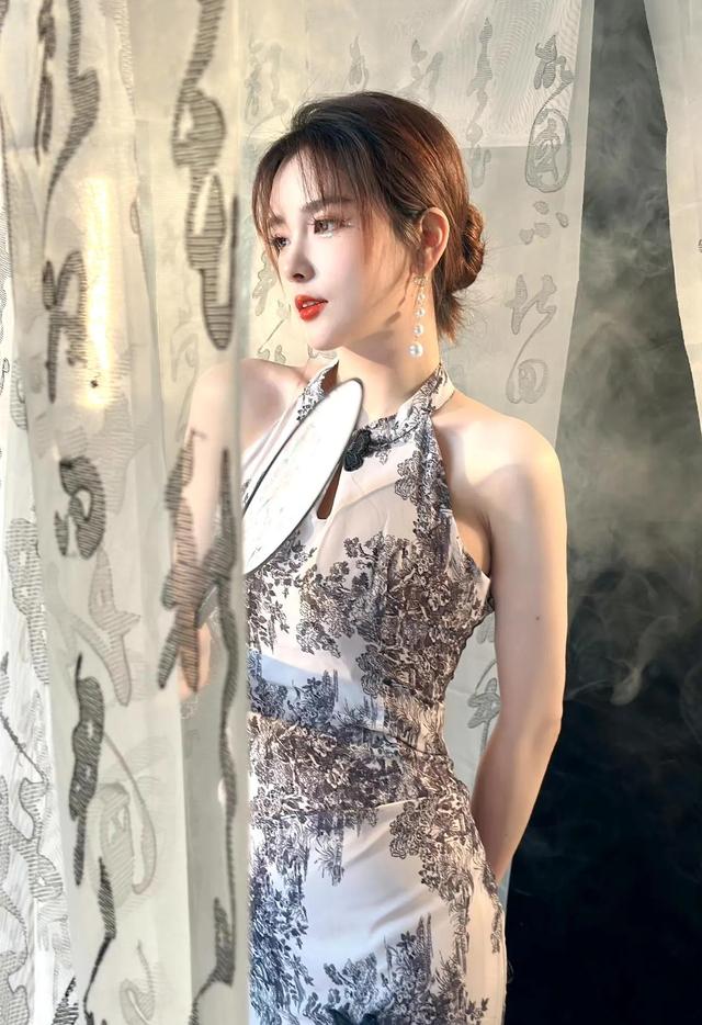 那些振奋人心的英雄联盟解说，英雄联盟赛事美女解说冯雨