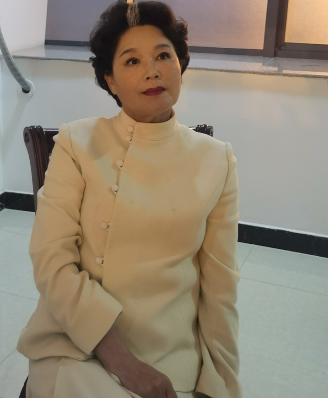 杨青年轻时有多美，90年代走红的杨青