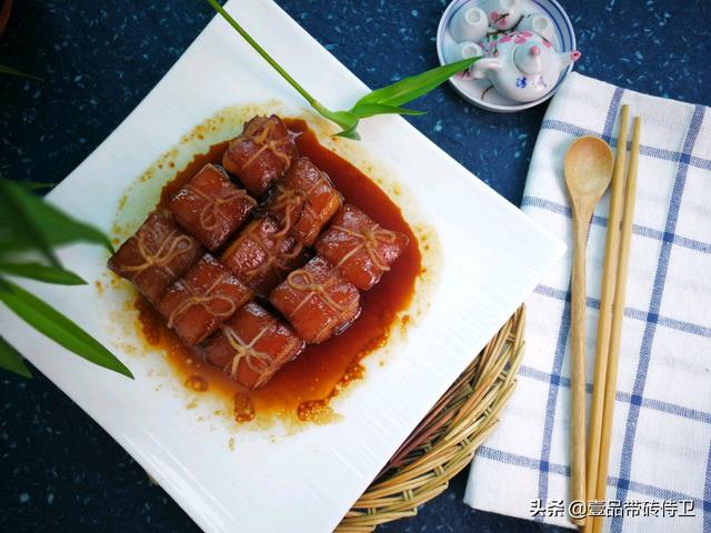 东坡肉的来历和典故，东坡肉的来历和典故（东坡肉包加盟费是多少）