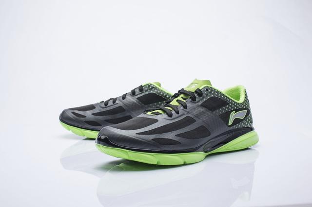 李宁篮球鞋怎么样，李宁和安踏哪个好（李宁做了一双更强的“超轻”篮球鞋）