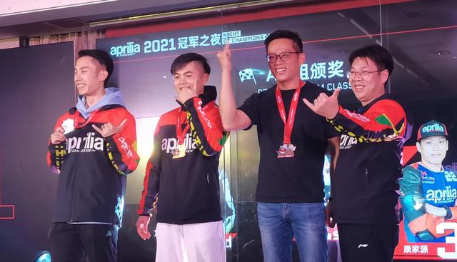 如何成为一名职业赛车手，怎么成为职业赛车手（原来普通人也可以成为专业车手）