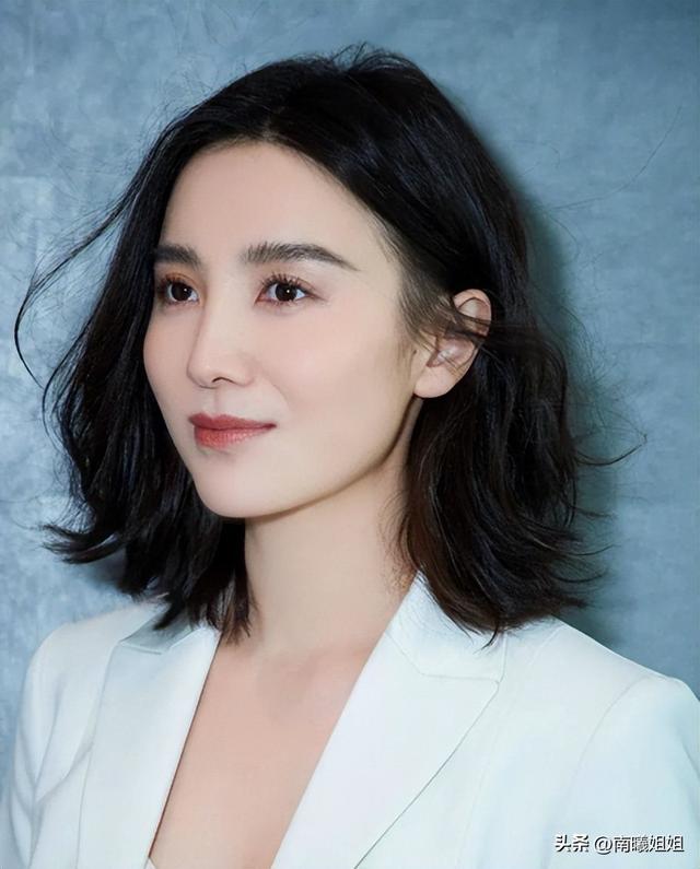 减龄中短卷发30款，建议4、50岁的女人