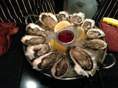 凯撒酱什么味道，凯撒酱是什么味道（美国超市常见的10种沙拉酱）