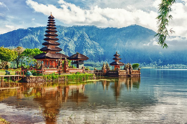 全球最美十大海岛，全球最美的十座小岛（有生之年一定要去的世界上最美丽的）