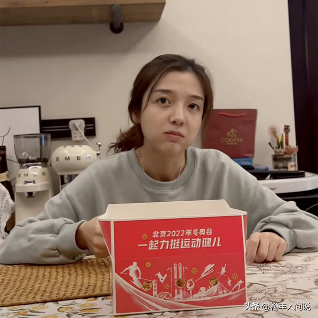 小慧君和沈辞亲吻，网红小慧君时隔两年终于道歉