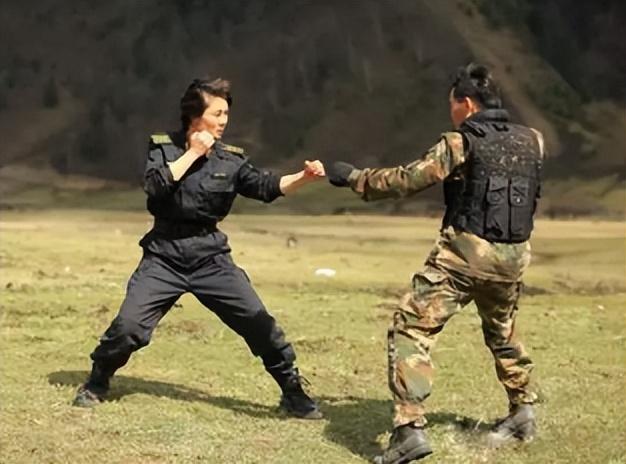 四川女子特警队，女子特警队队长罗斌现在在哪（57秒空手攀爬五层楼）