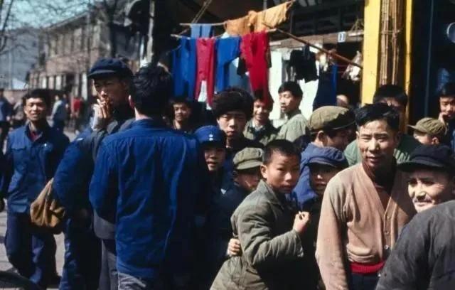 春节的传说故事50字，春节的来历50字左右（一一《春节往事》）