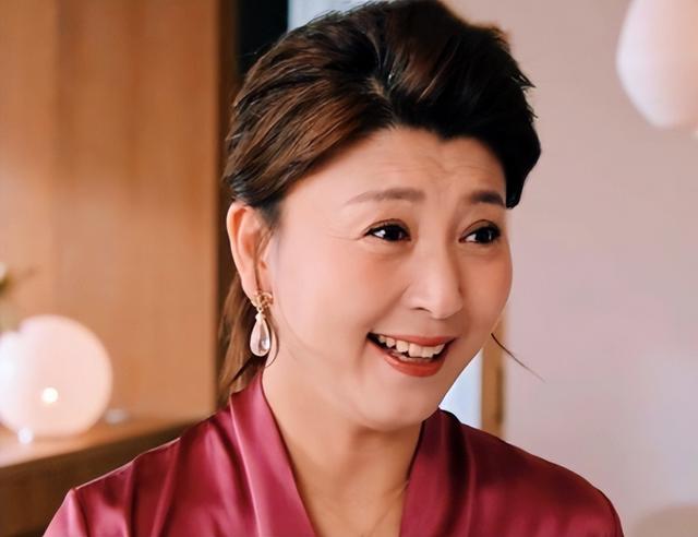 “二人转女王”闫学晶：两段婚姻三个孩子，两任丈夫都是二婚