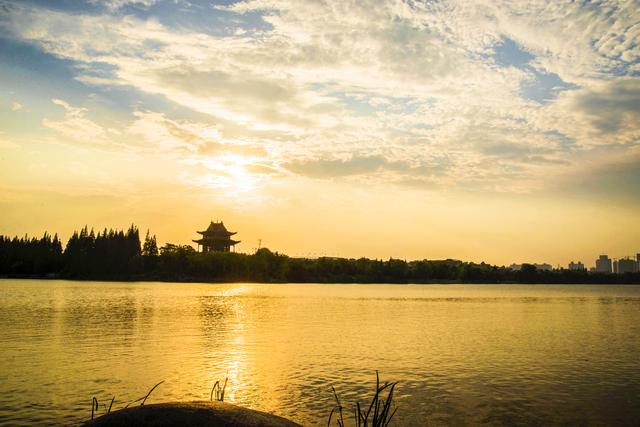 襄阳护城河介绍，温柔恬静的襄阳护城河