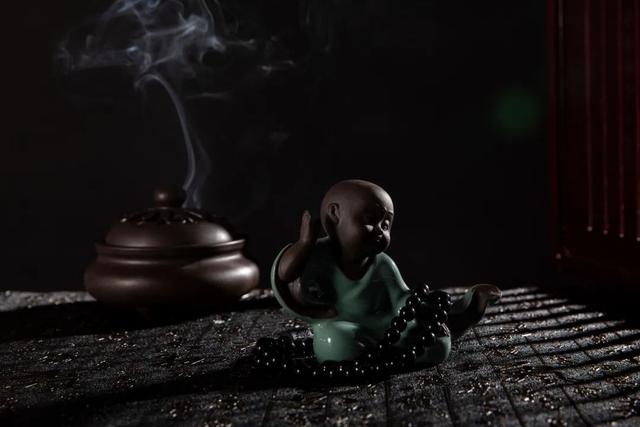 佛教一花一世界一树一菩提，禅语10句，写尽人间贪嗔痴欲