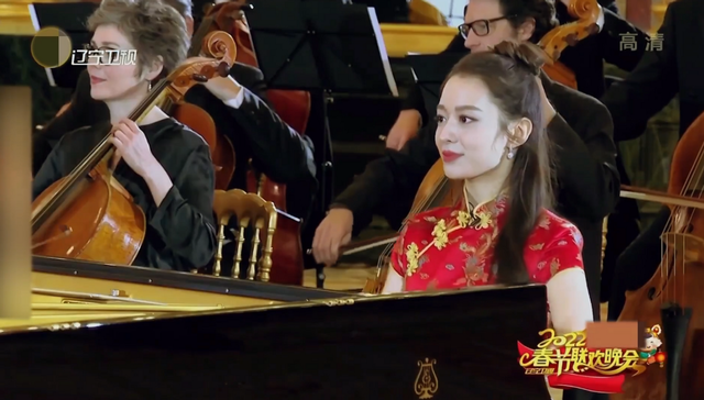 中长款旗袍穿搭技巧，中长旗袍上衣配什么下装（女人想要变得高级）